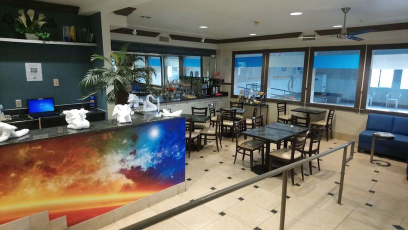 Imagen de los interiores del Hotel Days Inn And Suites By Wyndham Webster Nasa-clearlake-houston. Foto 18