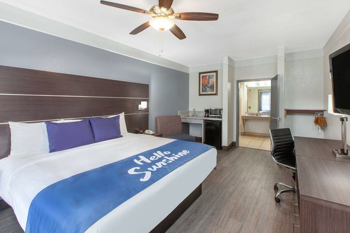 Imagen de la habitación del Hotel Days Inn And Suites By Wyndham Webster Nasa-clearlake-houston. Foto 8