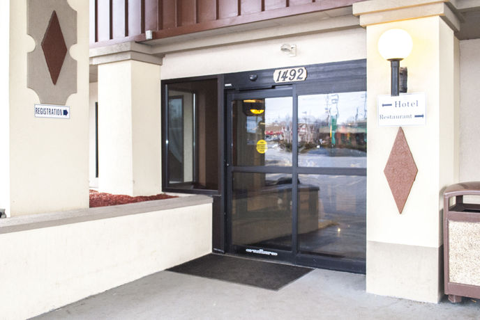 Imagen del bar/restaurante del Hotel Days Inn And Suites Lancaster. Foto 4
