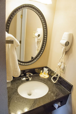 Imagen de la habitación del Hotel Days Inn And Suites Lancaster. Foto 15