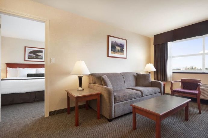 Imagen de la habitación del Hotel Days Inn And Suites Langley. Foto 8