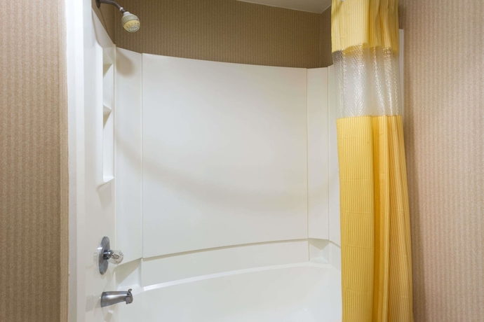 Imagen de la habitación del Hotel Days Inn And Suites Northwest Indianapolis. Foto 14