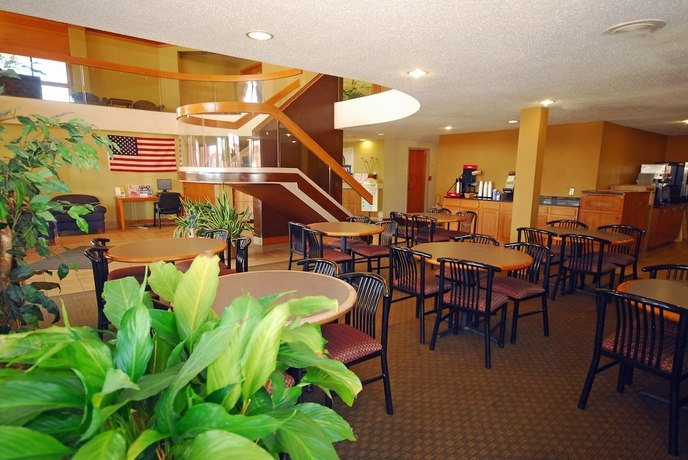 Imagen del bar/restaurante del Hotel Days Inn And Suites Northwest Indianapolis. Foto 2