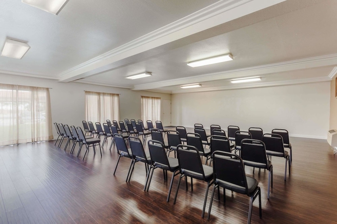 Imagen de los interiores del Hotel Days Inn And Suites South Gate. Foto 11