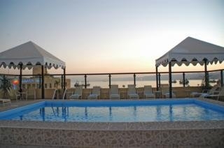 Imagen de la piscina del Hotel Days Inn Aqaba. Foto 5
