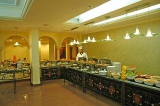 Imagen del bar/restaurante del Hotel Days Inn Aqaba. Foto 3