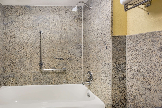 Imagen de la habitación del Hotel Days Inn Asheville. Foto 10
