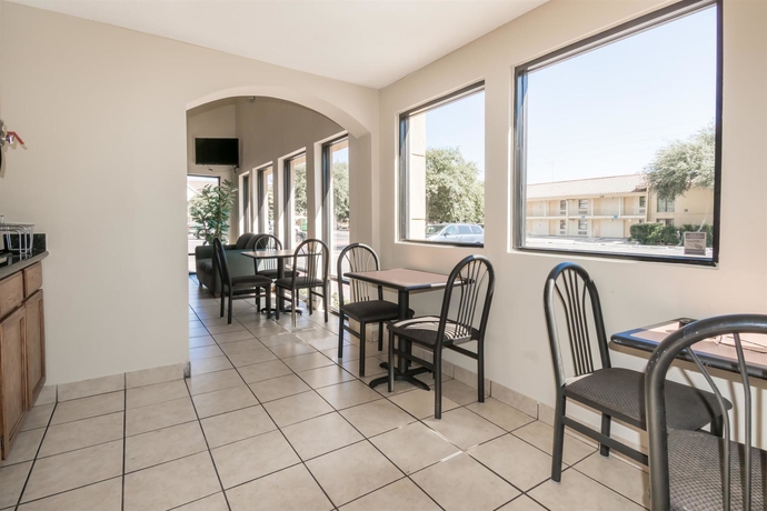 Imagen del bar/restaurante del Hotel Days Inn Austin South. Foto 3