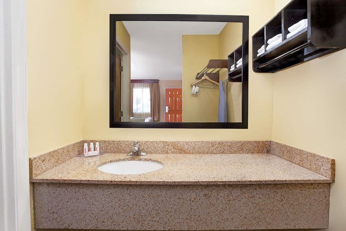 Imagen de la habitación del Hotel Days Inn By Wyndham Acworth. Foto 15