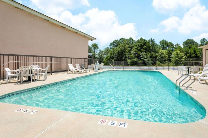 Imagen de la piscina del Hotel Days Inn By Wyndham Aiken - Interstate Hwy 20. Foto 20
