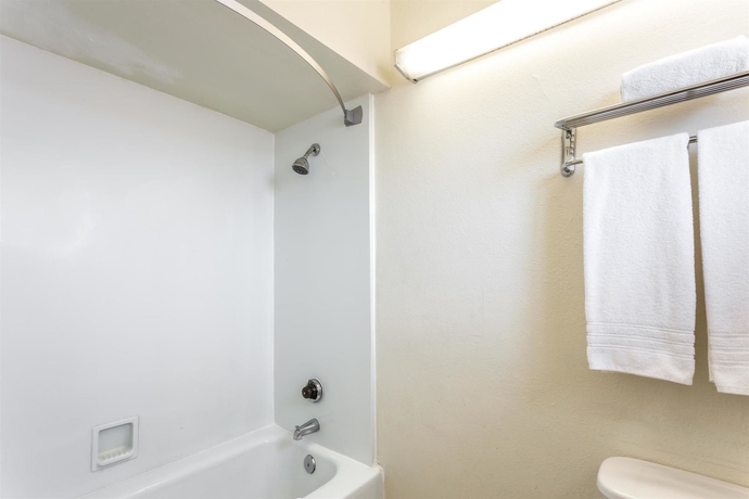 Imagen de la habitación del Hotel Days Inn By Wyndham Airport - Phoenix. Foto 9