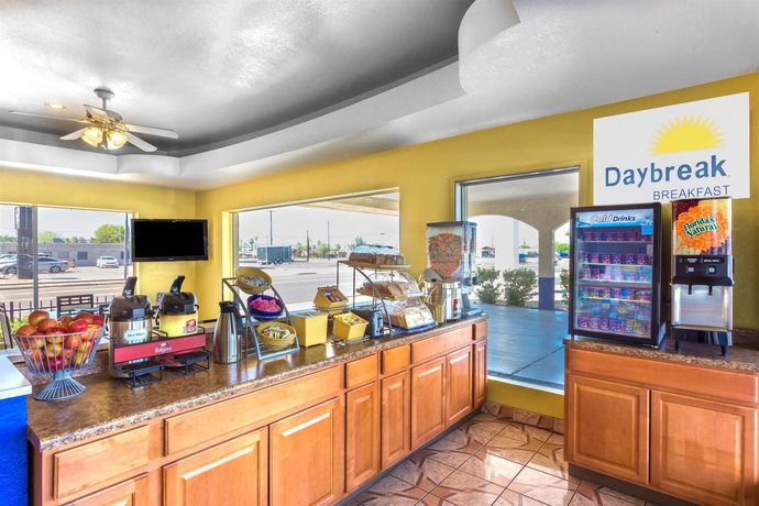 Imagen del bar/restaurante del Hotel Days Inn By Wyndham Airport - Phoenix. Foto 3