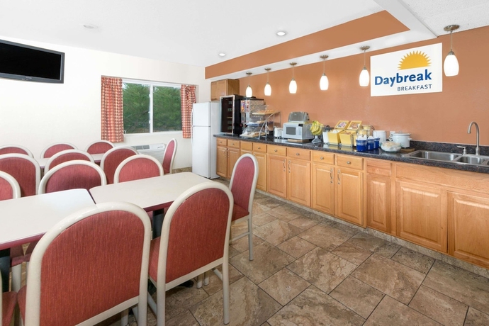 Imagen del bar/restaurante del Hotel Days Inn By Wyndham Ames. Foto 3