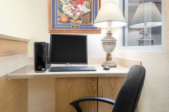 Imagen de los interiores del Hotel Days Inn By Wyndham Ames. Foto 16