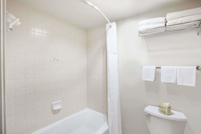 Imagen de la habitación del Hotel Days Inn By Wyndham Anaheim Near The Park. Foto 7