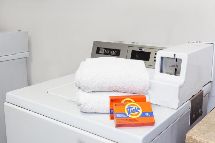 Imagen de los interiores del Hotel Days Inn By Wyndham Anaheim West. Foto 6