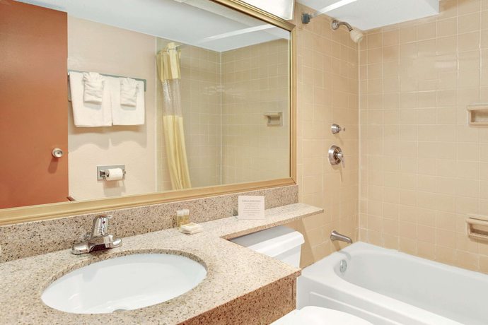 Imagen de la habitación del Hotel Days Inn By Wyndham Ann Arbor. Foto 12