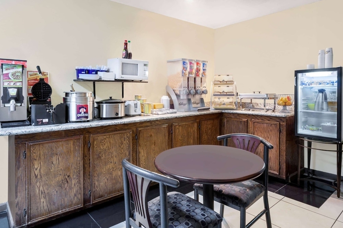 Imagen del bar/restaurante del Hotel Days Inn By Wyndham Ardmore. Foto 3
