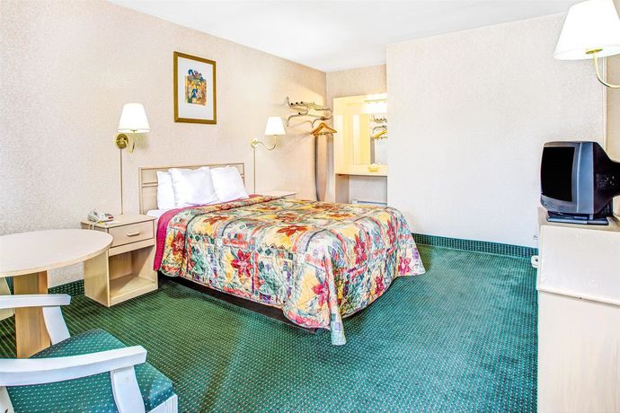 Imagen de los interiores del Hotel Days Inn By Wyndham Arlington/washington Dc. Foto 11