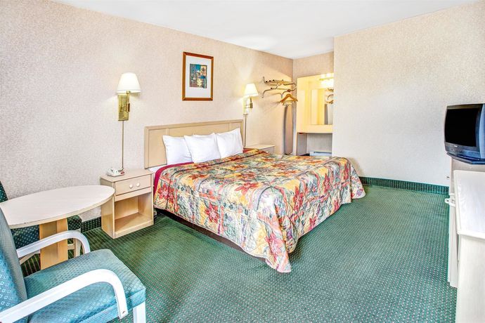 Imagen del bar/restaurante del Hotel Days Inn By Wyndham Arlington/washington Dc. Foto 2