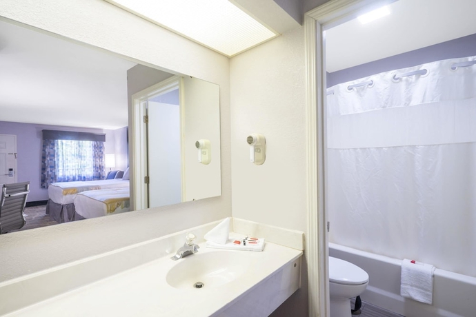 Imagen de la habitación del Hotel Days Inn By Wyndham Asheville Downtown North. Foto 5