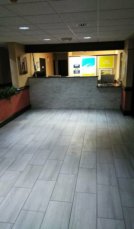 Imagen de los interiores del Hotel Days Inn By Wyndham Asheville Downtown North. Foto 14