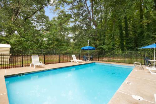 Imagen de la piscina del Hotel Days Inn By Wyndham Atlanta Stone Mountain. Foto 16