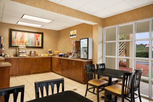 Imagen de la habitación del Hotel Days Inn By Wyndham Atlanta Stone Mountain. Foto 15