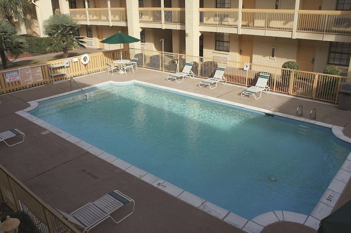 Imagen de la piscina del Hotel Days Inn By Wyndham Augusta-washington Rd. Foto 15