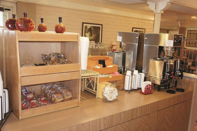 Imagen del bar/restaurante del Hotel Days Inn By Wyndham Augusta-washington Rd. Foto 4