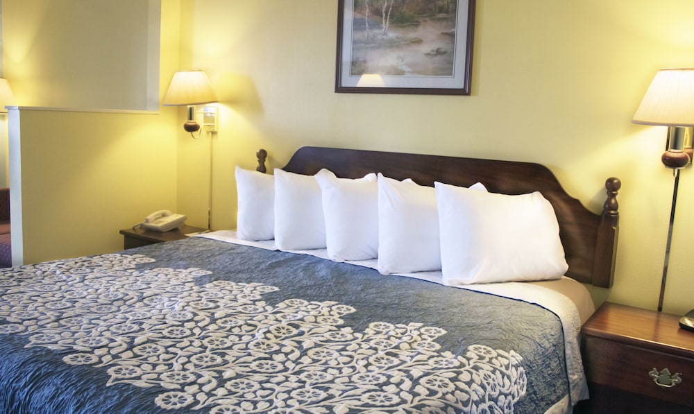 Imagen de la habitación del Hotel Days Inn By Wyndham Battlefield Rd/hwy 65. Foto 11