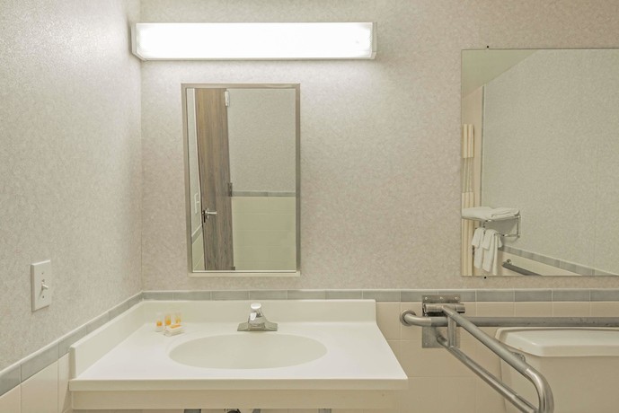 Imagen de la habitación del Hotel Days Inn By Wyndham Berlin Meriden. Foto 10