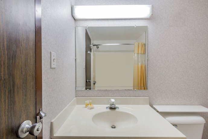 Imagen de la habitación del Hotel Days Inn By Wyndham Berlin Meriden. Foto 11