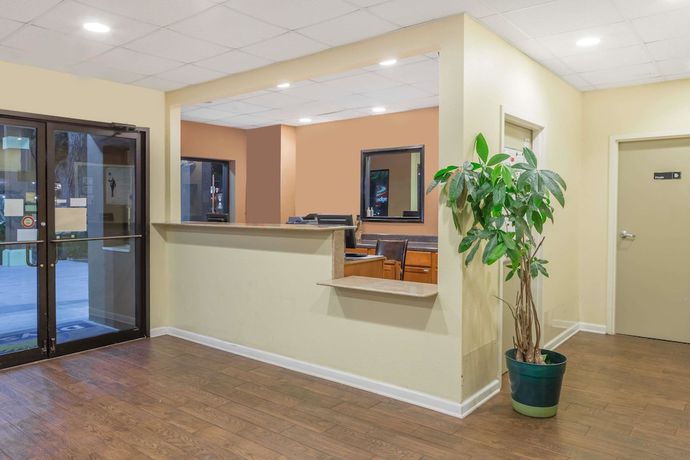 Imagen de los interiores del Hotel Days Inn By Wyndham Biloxi Beach. Foto 10