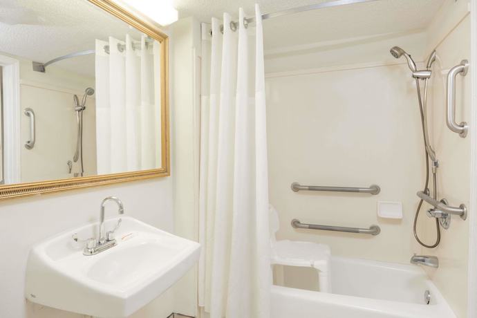 Imagen de la habitación del Hotel Days Inn By Wyndham Biloxi Beach. Foto 9