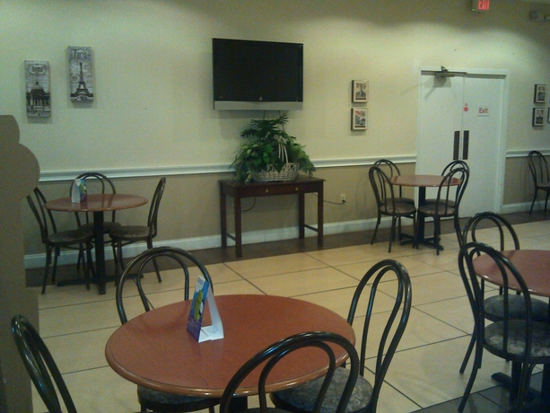 Imagen del bar/restaurante del Hotel Days Inn By Wyndham Birmingham Vestavia Hills. Foto 2