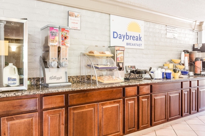 Imagen del bar/restaurante del Hotel Days Inn By Wyndham Birmingham/west. Foto 3