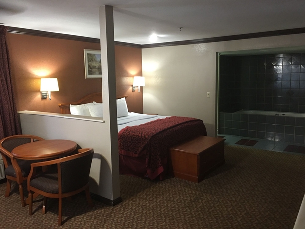 Imagen de la habitación del Hotel Days Inn By Wyndham Bishop. Foto 11