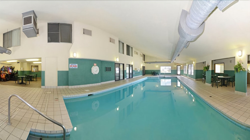 Imagen de la piscina del Hotel Days Inn By Wyndham Bismarck. Foto 19