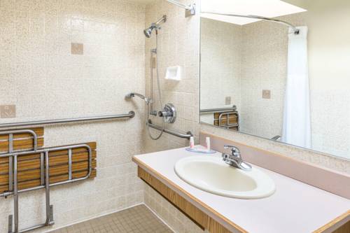 Imagen de la habitación del Hotel Days Inn By Wyndham Black Bear. Foto 6