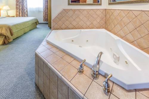Imagen de la habitación del Hotel Days Inn By Wyndham Black Bear. Foto 12