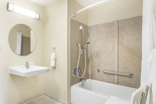 Imagen de la habitación del Hotel Days Inn By Wyndham Blacksburg Conference Center. Foto 7