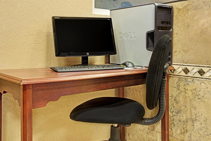 Imagen de los interiores del Hotel Days Inn By Wyndham Bloomington West. Foto 13