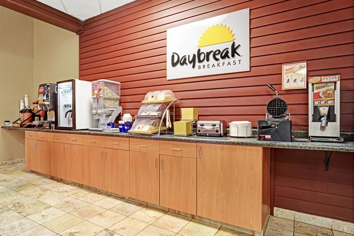 Imagen del bar/restaurante del Hotel Days Inn By Wyndham Bloomington West. Foto 2