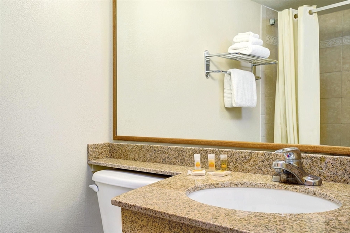 Imagen de la habitación del Hotel Days Inn By Wyndham Bloomington West. Foto 7