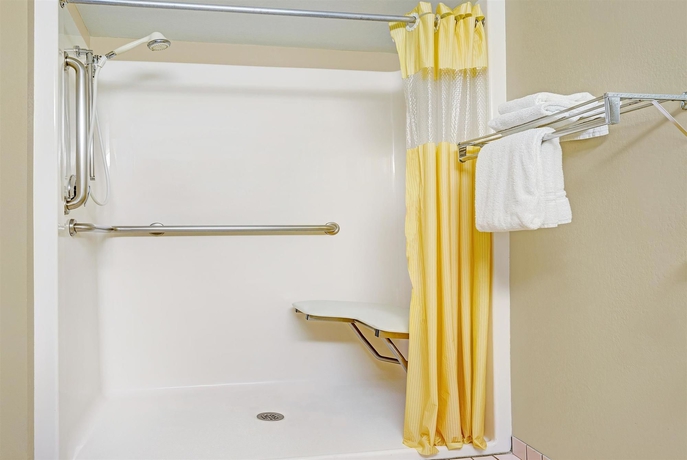 Imagen de la habitación del Hotel Days Inn By Wyndham Bloomington West. Foto 8