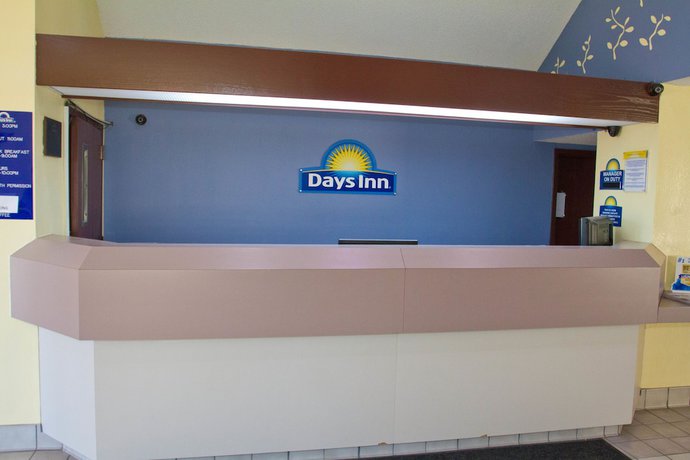 Imagen de los interiores del Hotel Days Inn By Wyndham Blue Springs. Foto 16