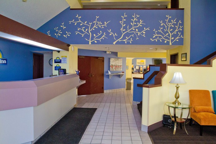 Imagen de los interiores del Hotel Days Inn By Wyndham Blue Springs. Foto 18