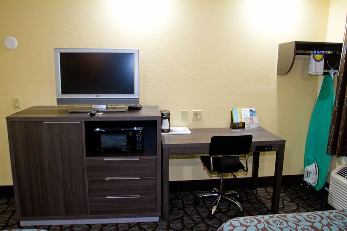 Imagen de la habitación del Hotel Days Inn By Wyndham Blue Springs. Foto 13