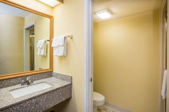Imagen de la habitación del Hotel Days Inn By Wyndham Blue Springs. Foto 15